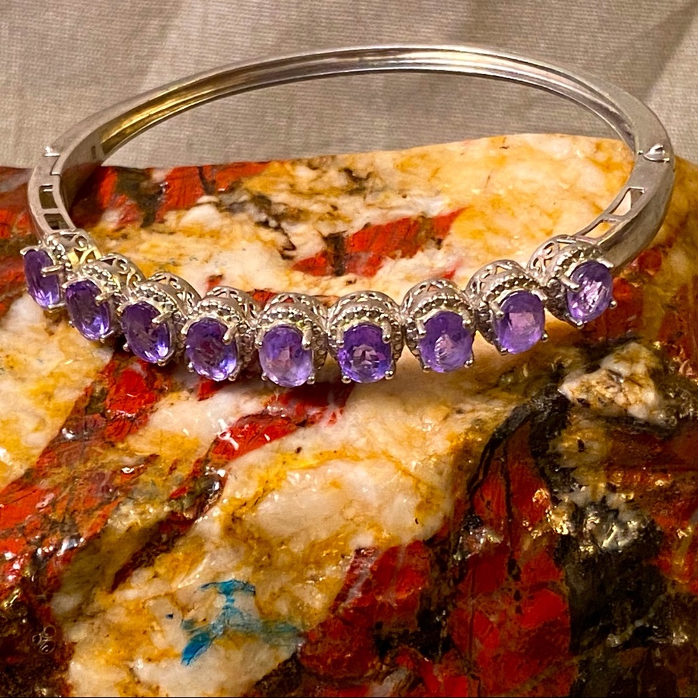 Beautiful Iolite gemstone bracelet